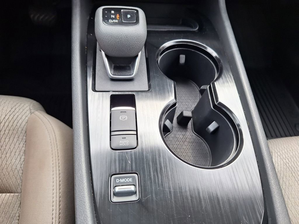 Used 2025 Nissan Rogue SV image 18