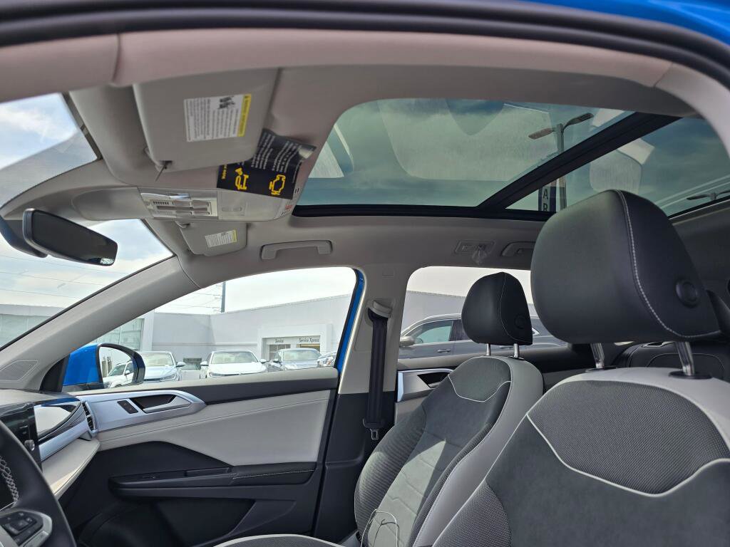 New 2026 Volkswagen Taos SE AWD/4WD image 21