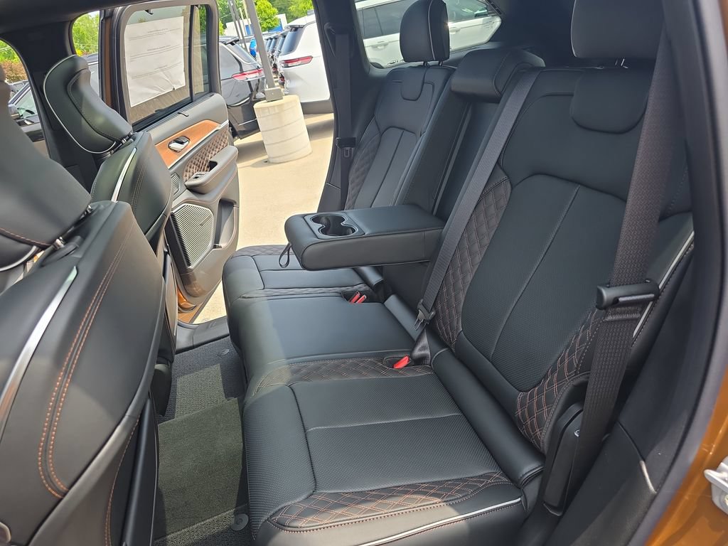 New 2026 Jeep Grand Cherokee Summit w/ Obsidian Package AWD/4WD image 14