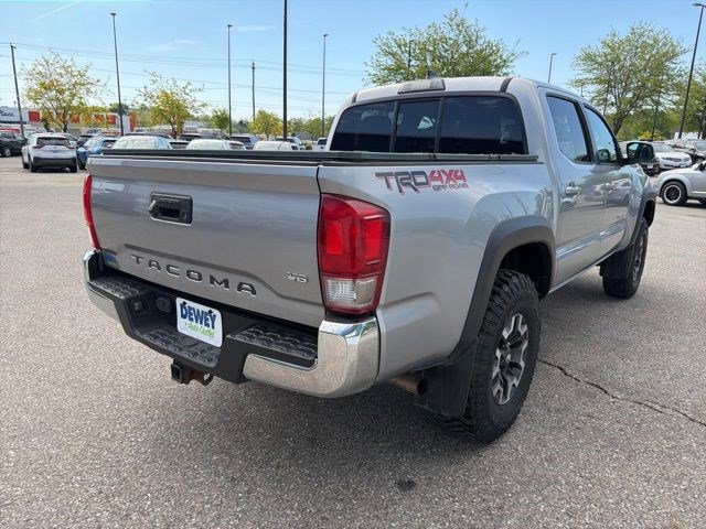 Used 2016 Toyota Tacoma TRD Off-Road AWD/4WD image 5