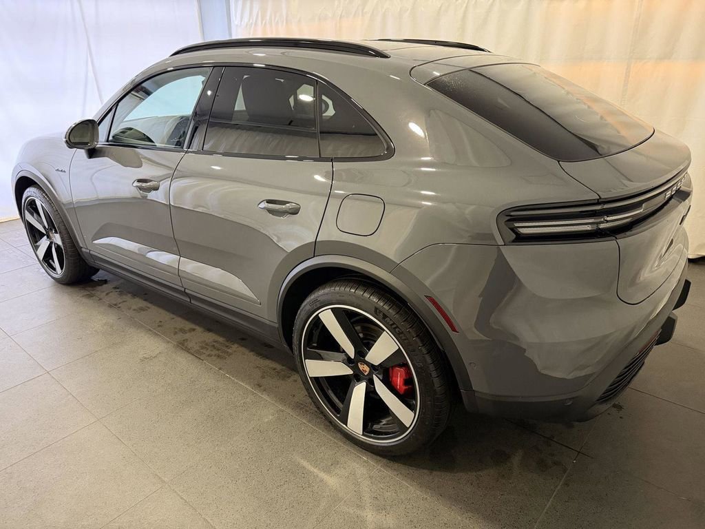 Used 2026 Porsche Macan 4S Electric AWD/4WD image 3