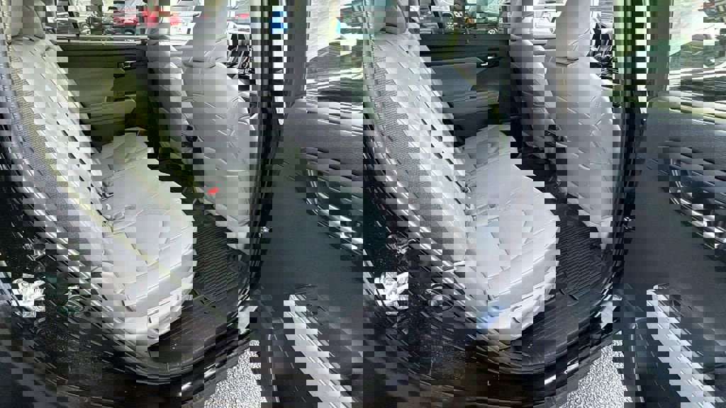 Used 2022 Toyota Highlander XLE image 18