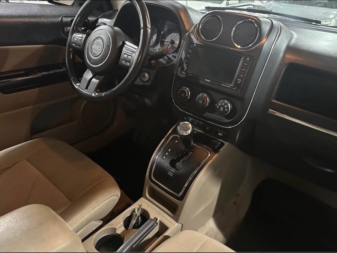 Used 2014 Jeep Patriot Latitude w/ Sun/Sound Group image 12