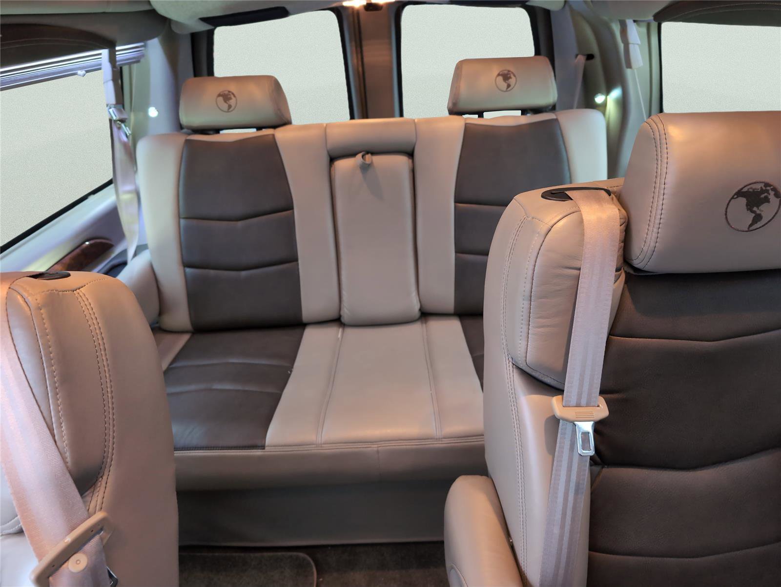 Used 2022 Chevrolet Express 2500 Extended w/ Enhanced Convenience Package image 26