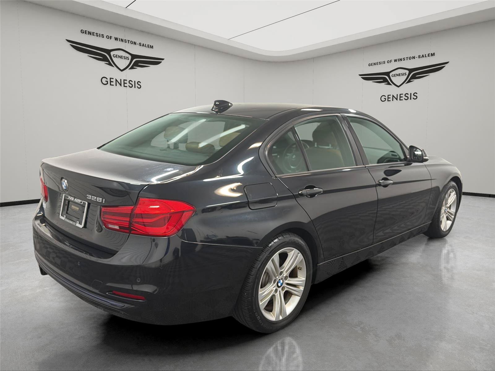 Used 2016 BMW 328i Sedan RWD image 5
