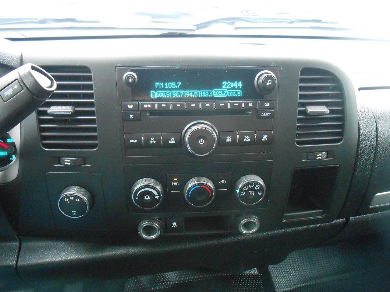 Used 2011 Chevrolet Silverado 3500 LT AWD/4WD image 13