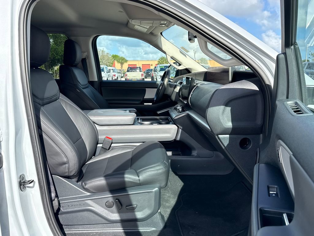 Used 2025 Ford Expedition Active image 27