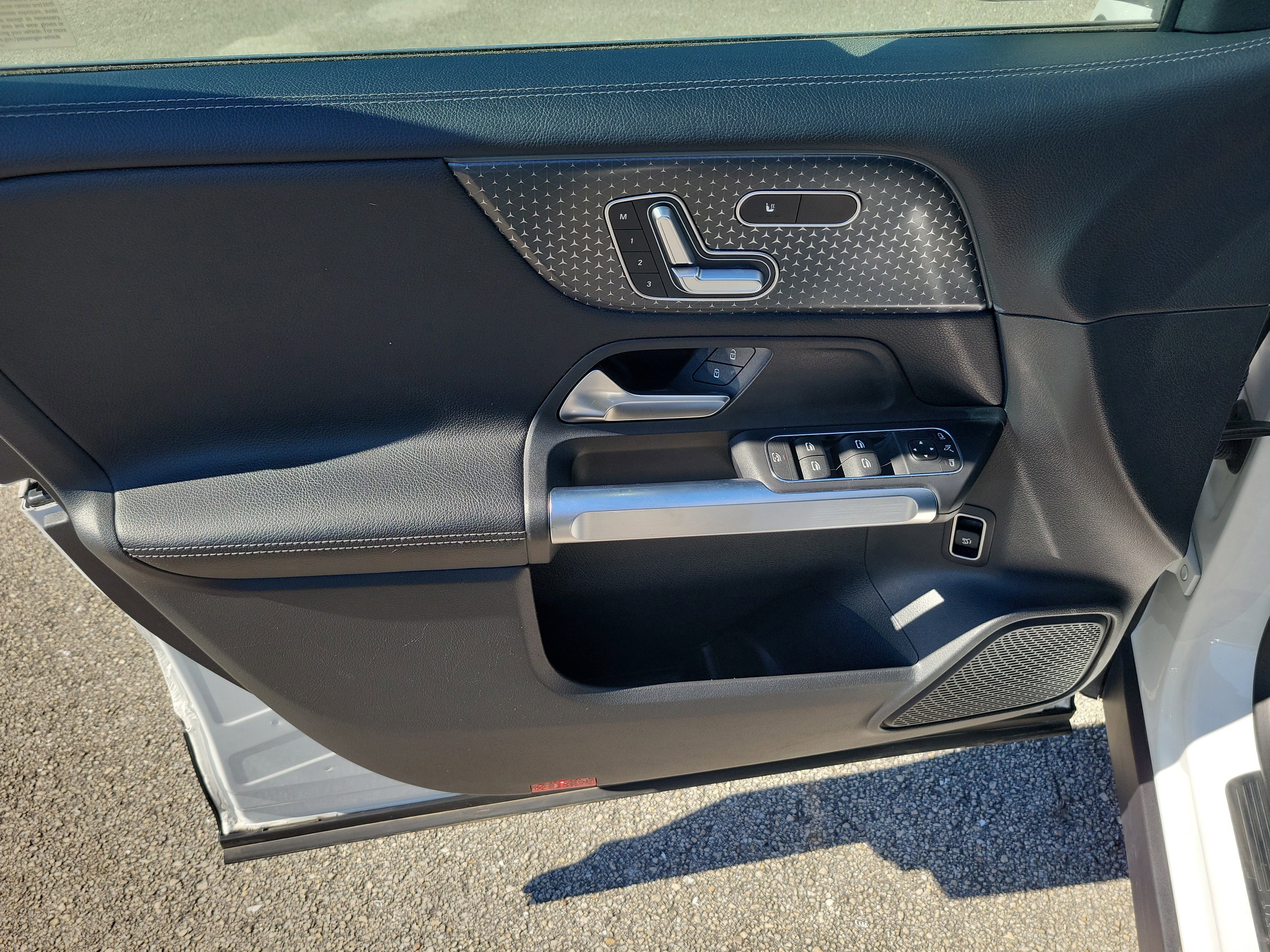 Used 2024 Mercedes-Benz GLB 250 image 12