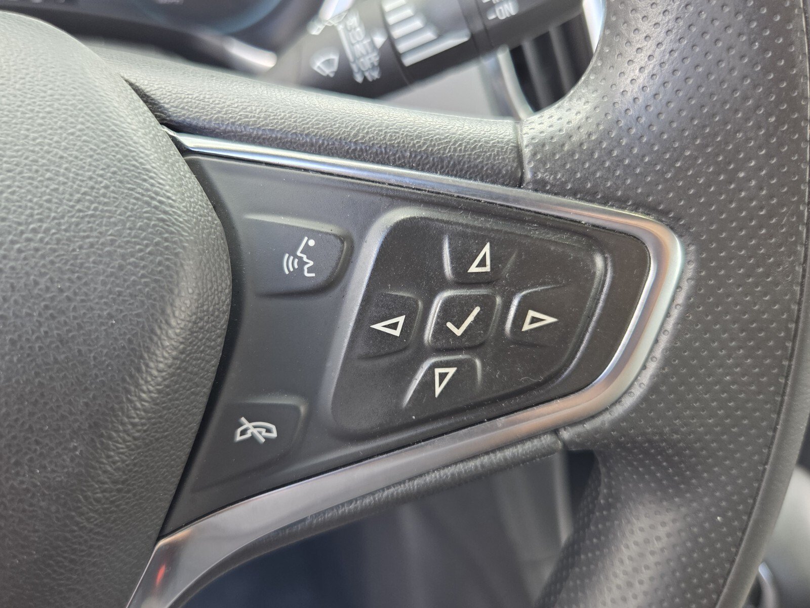 Certified 2024 Chevrolet Equinox LS FWD image 21