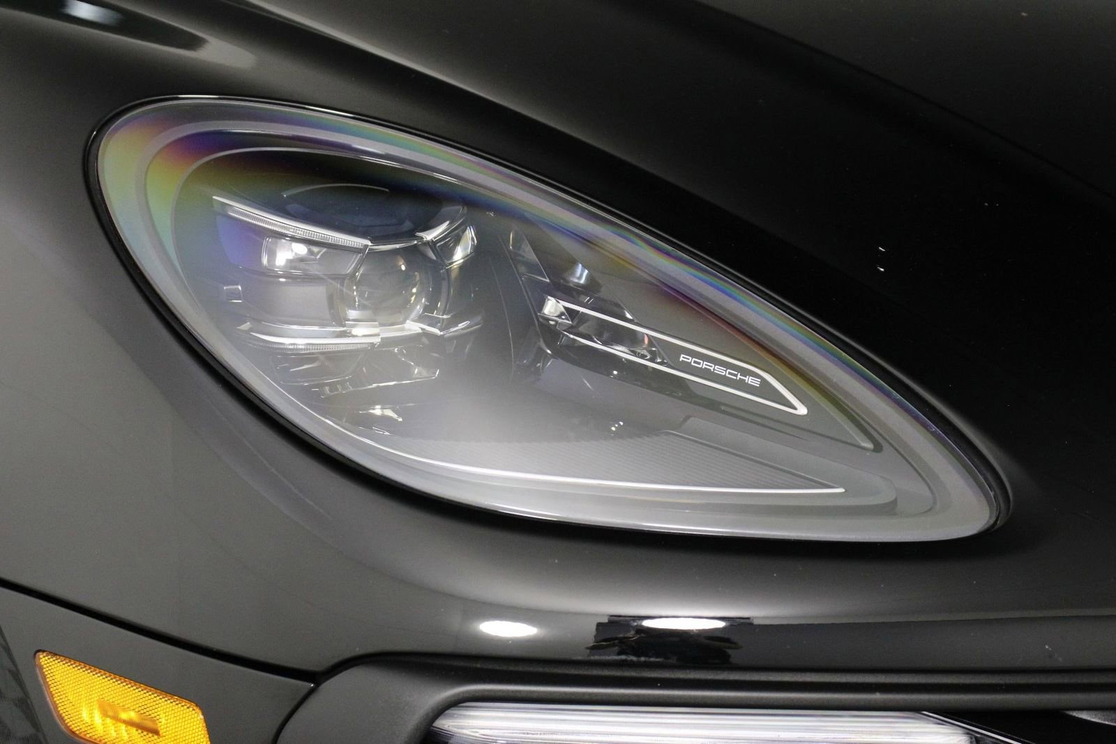 Certified 2025 Porsche Macan S image 28