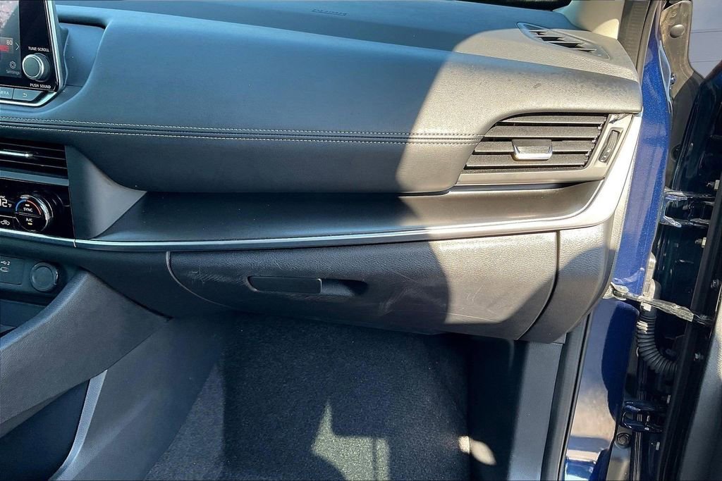 Used 2025 Nissan Rogue SV FWD image 27