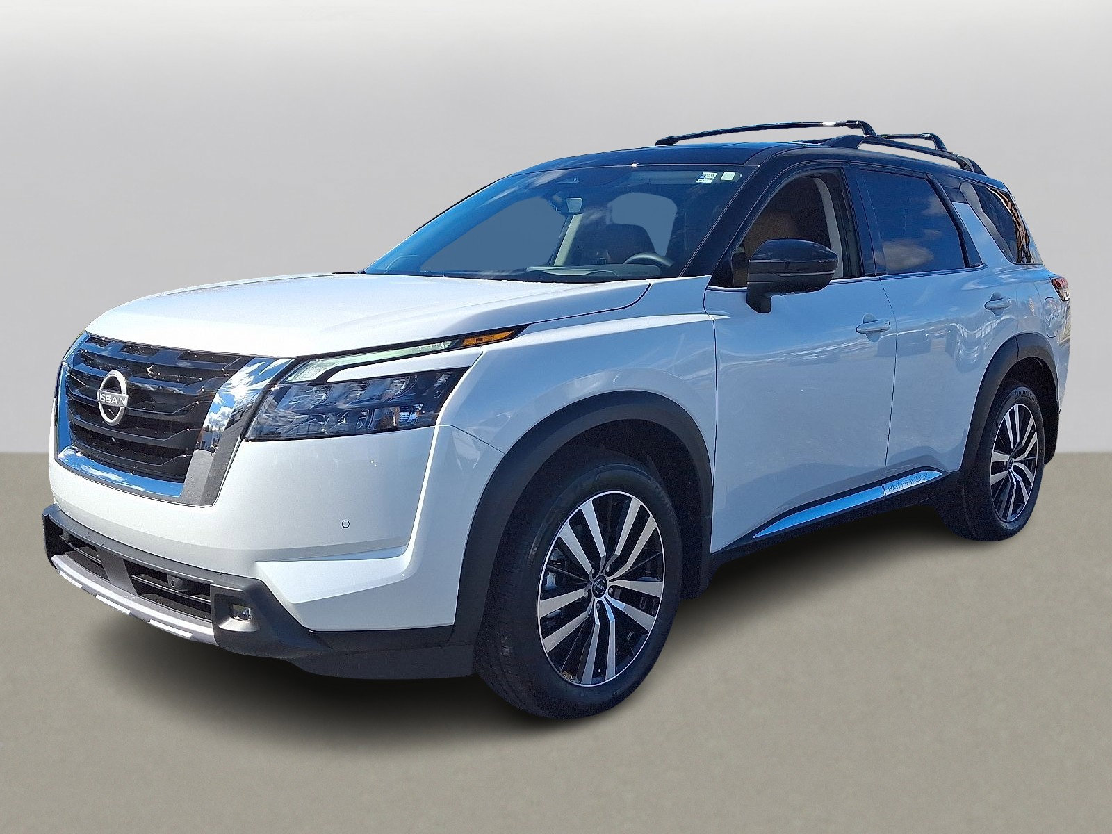 New 2025 Nissan Pathfinder Platinum image 2