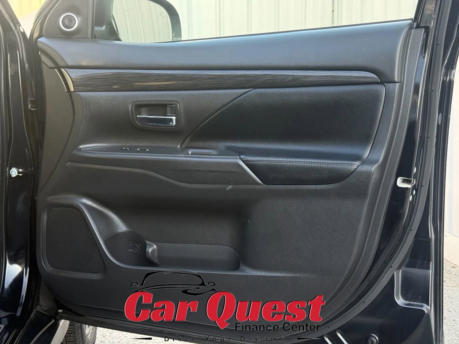 Used 2017 Mitsubishi Outlander GT image 22
