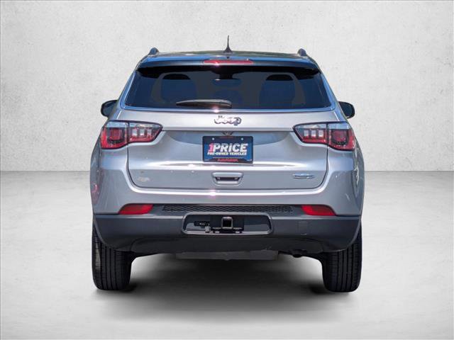 Used 2018 Jeep Compass Latitude w/ Popular Equipment Group FWD image 7