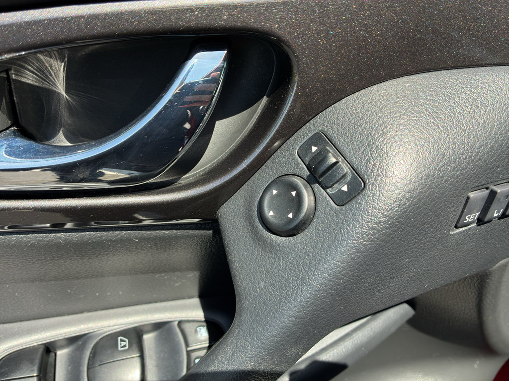 Used 2019 Nissan Rogue SV w/ Premium Package FWD image 21