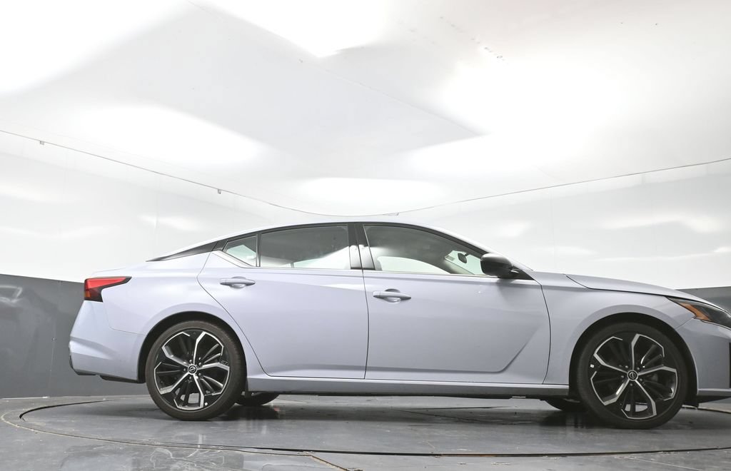 Used 2024 Nissan Altima 2.5 SR FWD image 24