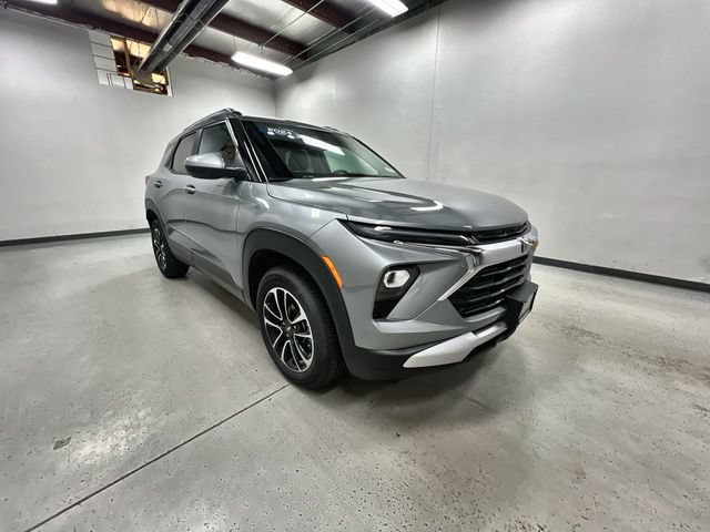 Certified 2024 Chevrolet TrailBlazer LT w/ LT Cold Weather Package AWD/4WD image 2