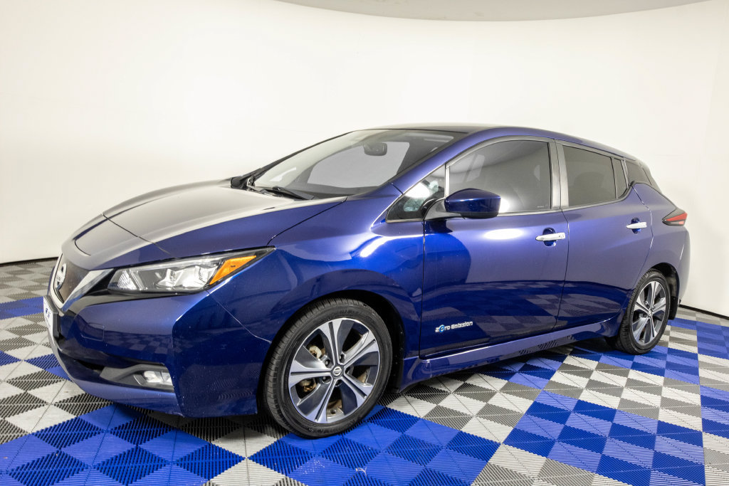 Used 2019 Nissan Leaf SV w/ SV Technology Package FWD image 2