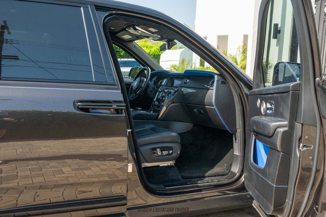 Used 2020 Rolls-Royce Cullinan Black Badge image 62