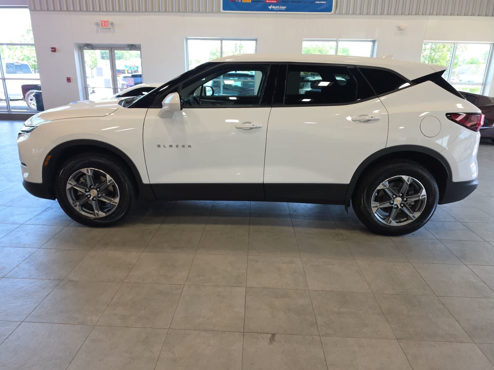 Used 2025 Chevrolet Blazer LT AWD/4WD image 12
