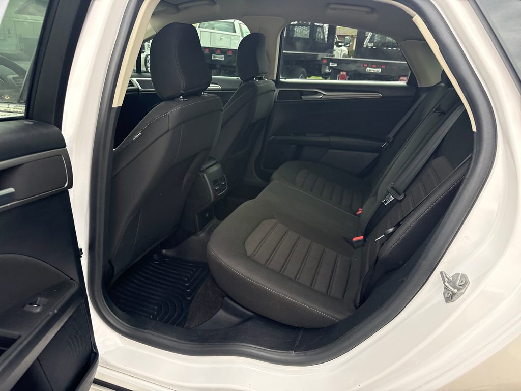 Used 2020 Ford Fusion SE image 15