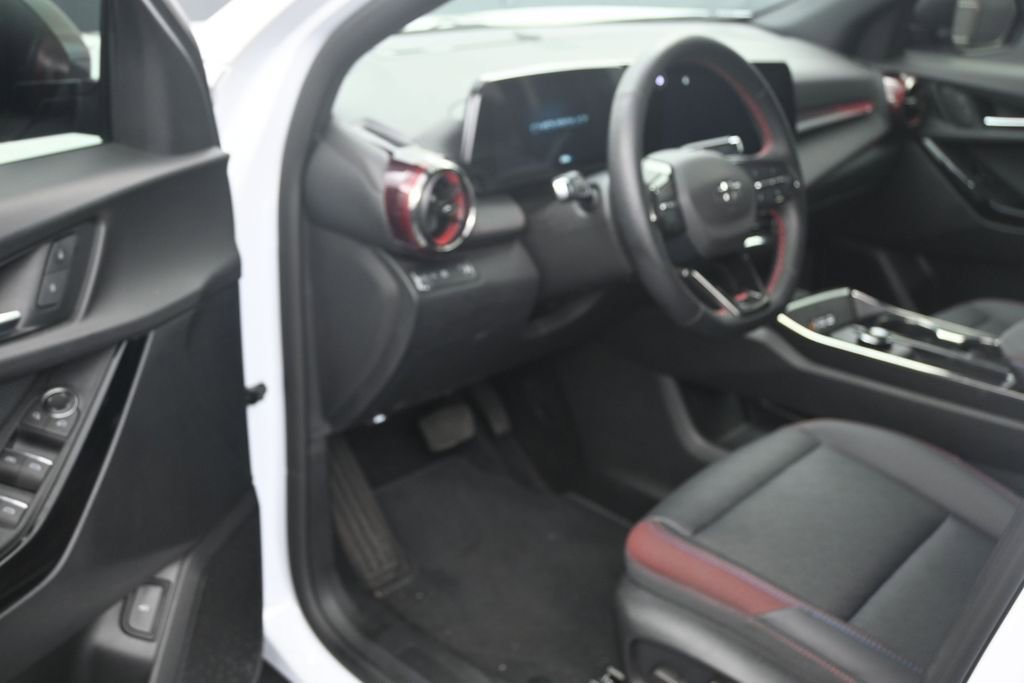 Used 2025 Chevrolet Equinox RS FWD image 10
