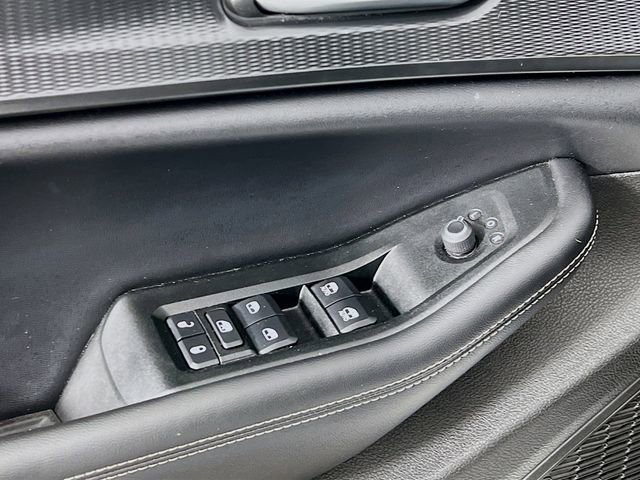 Used 2024 Jeep Grand Cherokee Altitude RWD image 9