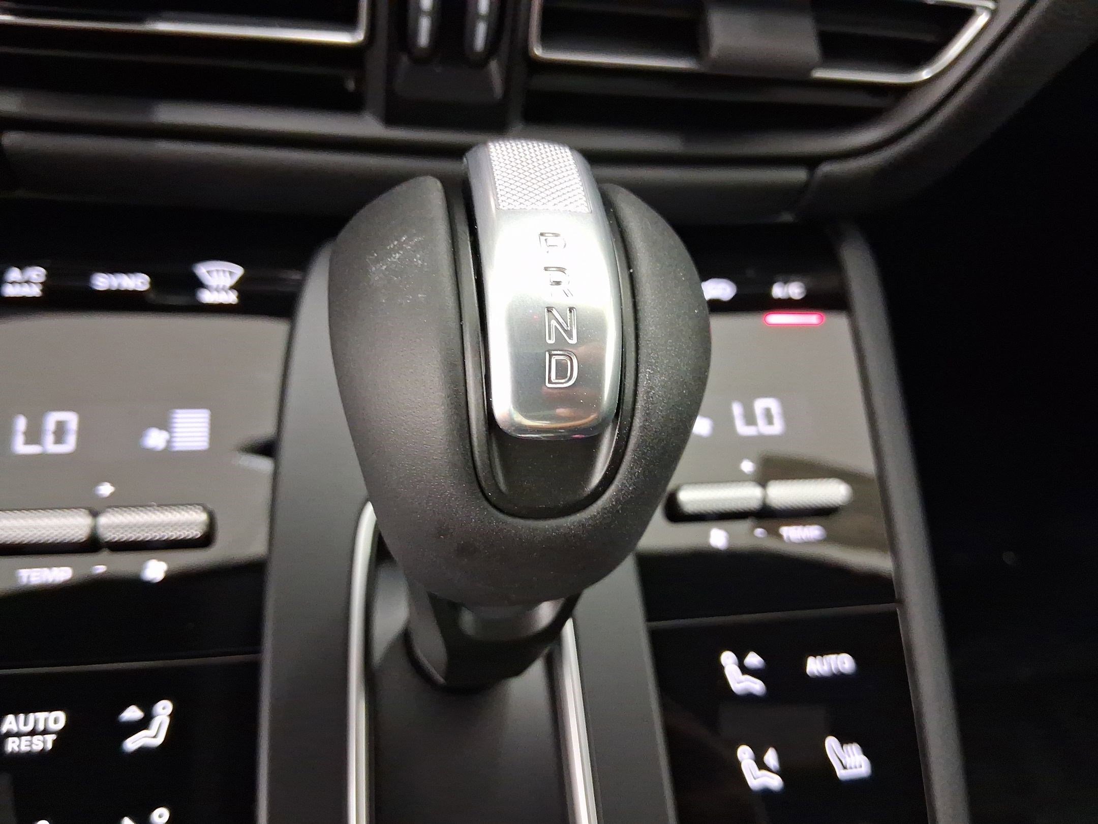 Used 2026 Porsche Macan image 17