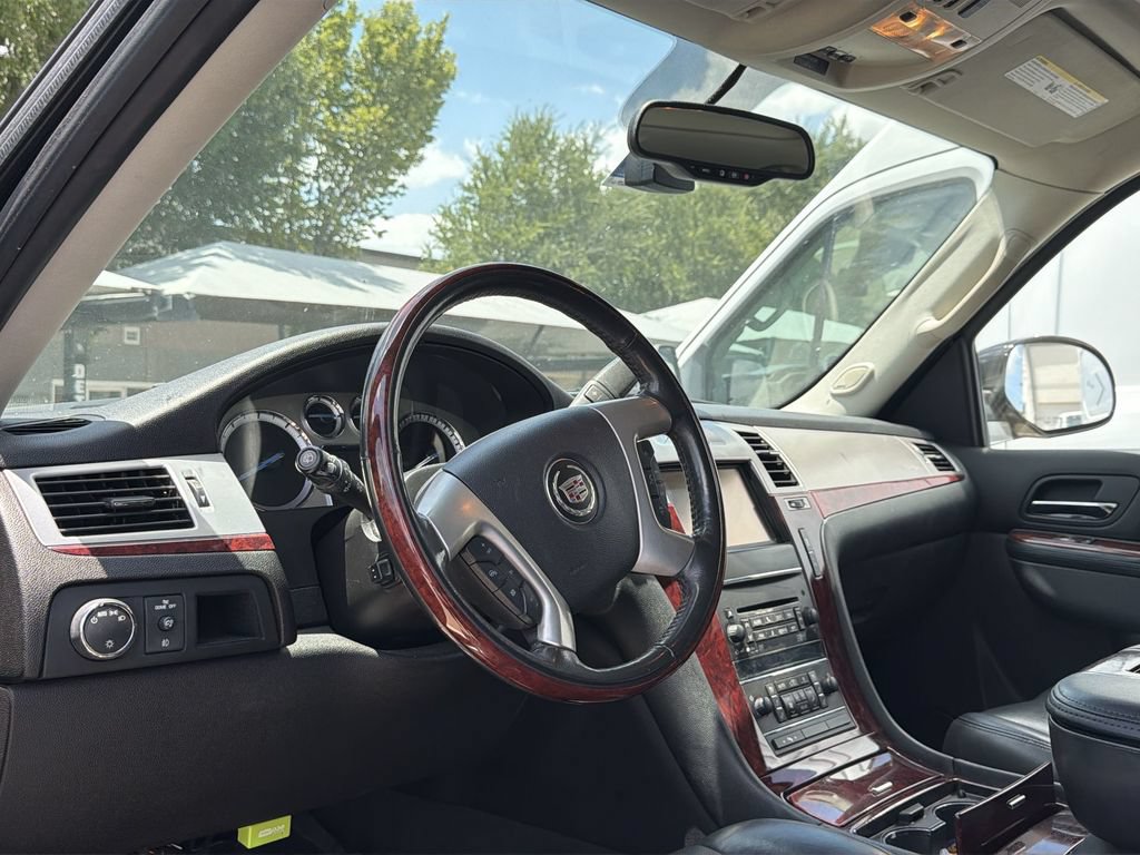 Used 2014 Cadillac Escalade Luxury RWD image 7