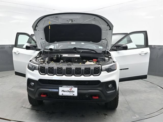 Used 2025 Jeep Compass Trailhawk AWD/4WD image 36