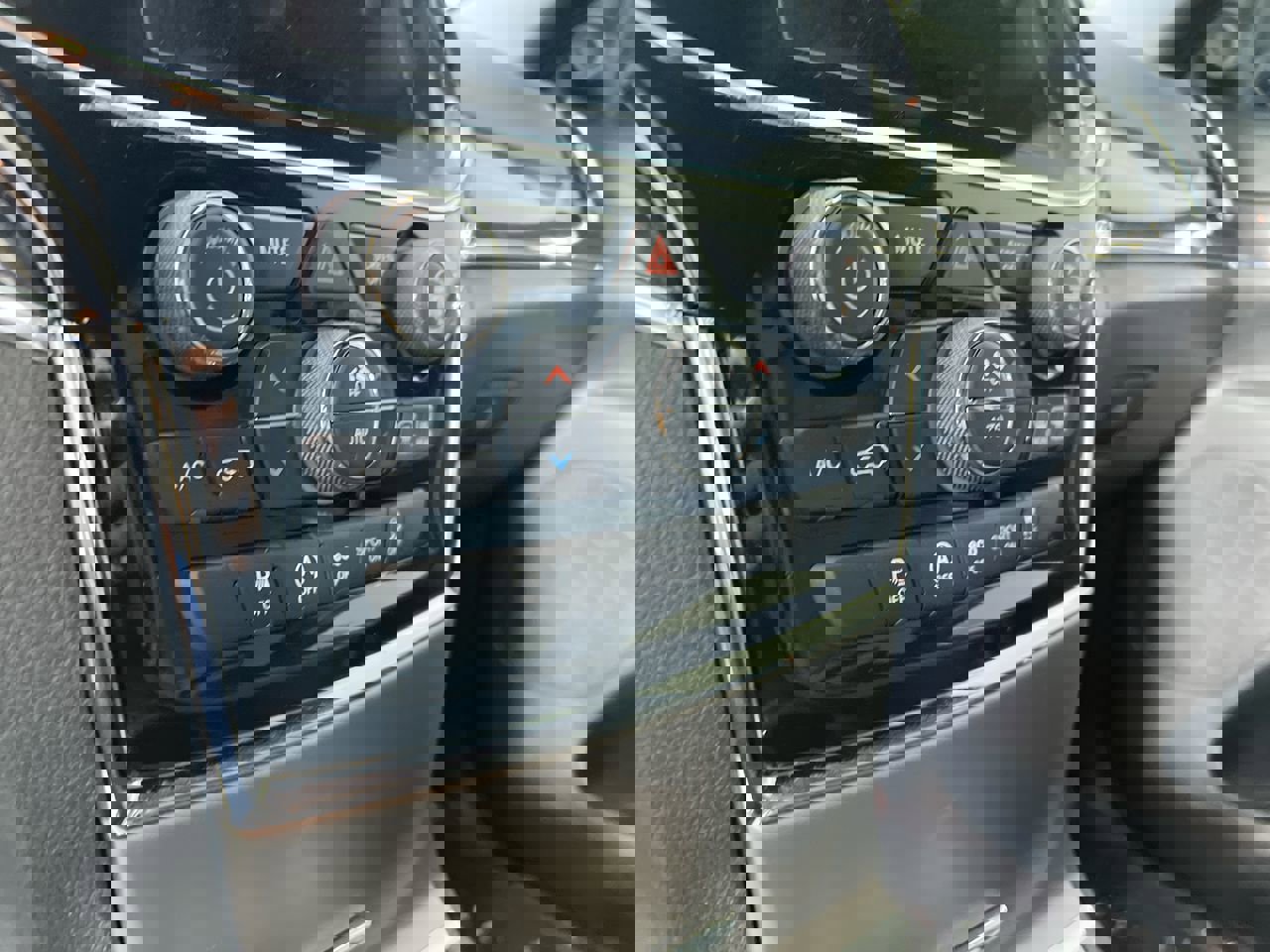 Used 2020 Jeep Grand Cherokee Overland image 24