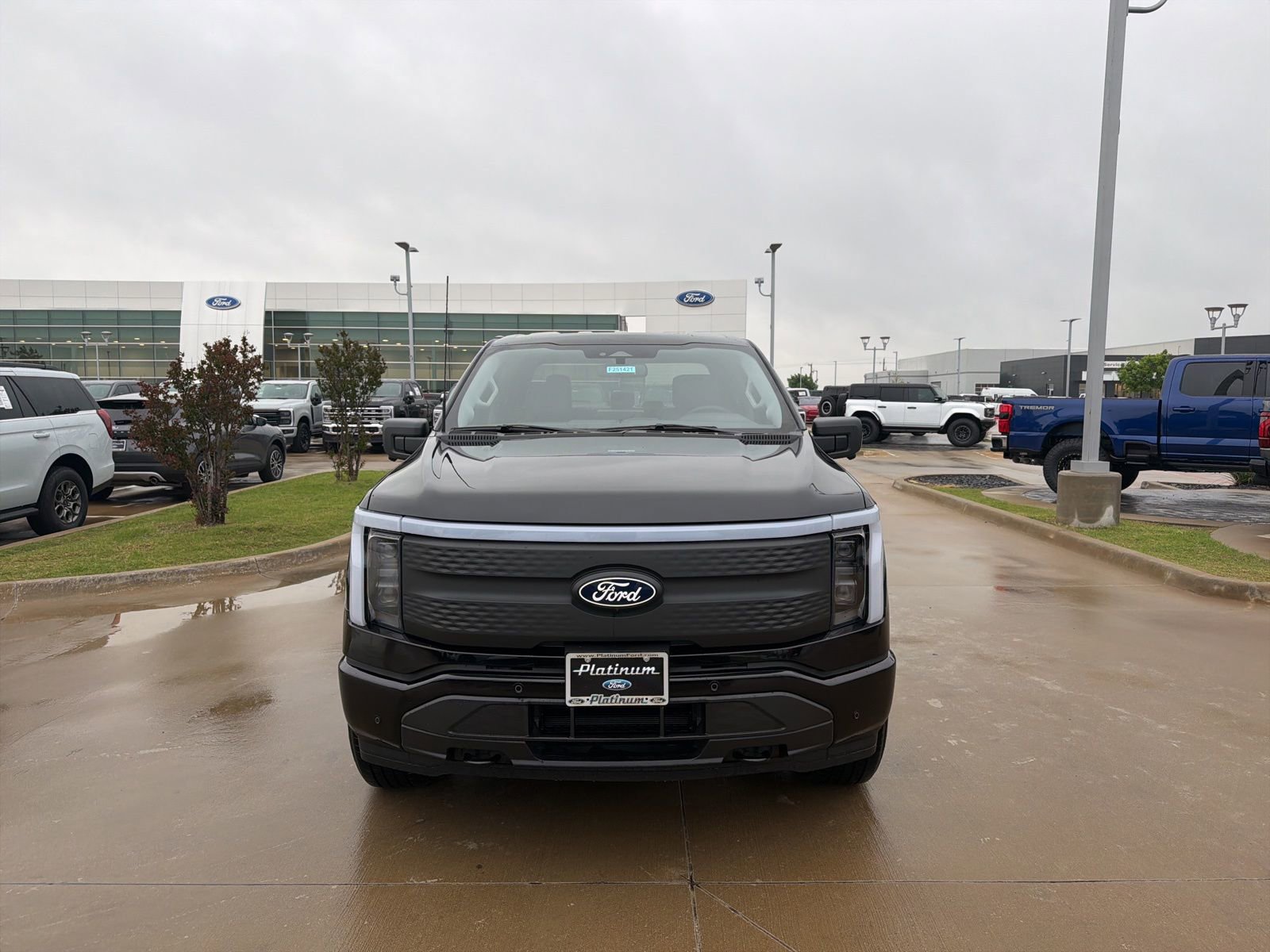 New 2025 Ford F150 Lightning Flash AWD/4WD image 9
