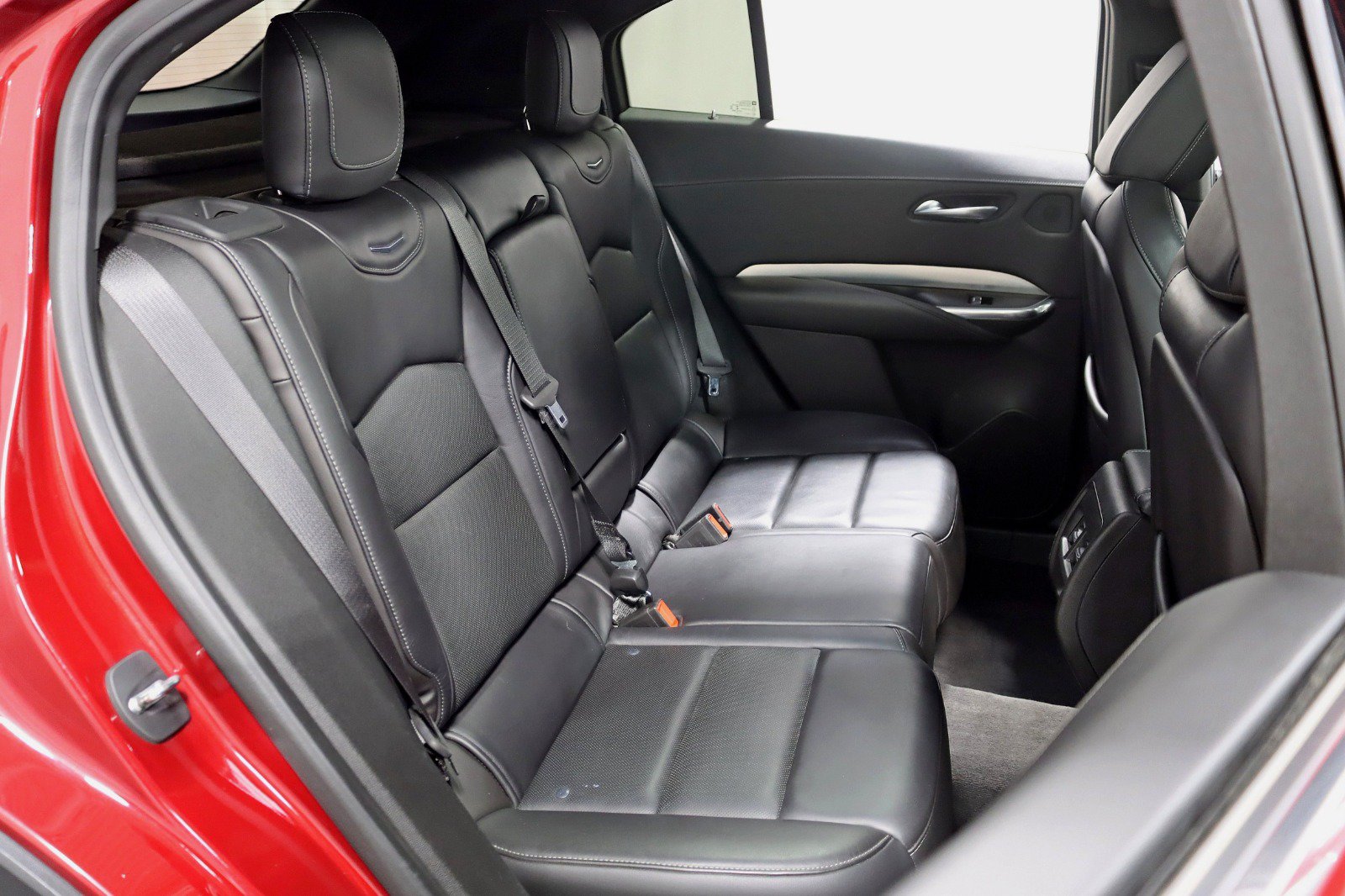 Used 2019 Cadillac XT4 Premium Luxury w/ Enhanced Visibility Package AWD/4WD image 30