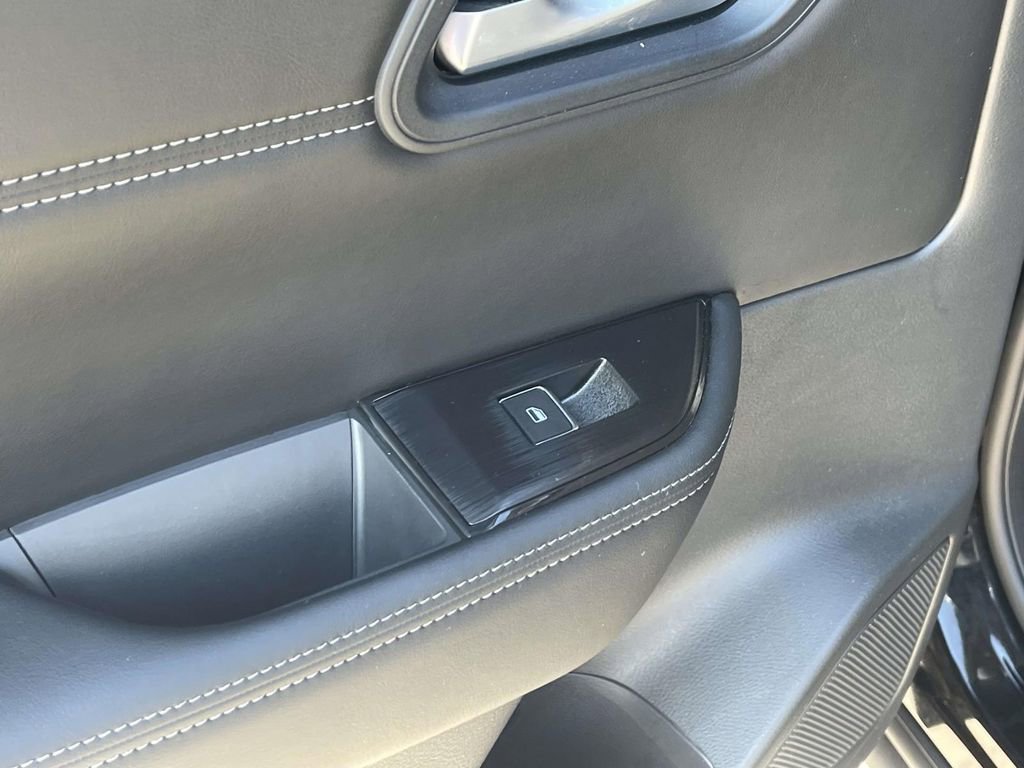 Used 2024 Nissan Rogue SL w/ SL Premium Package image 14