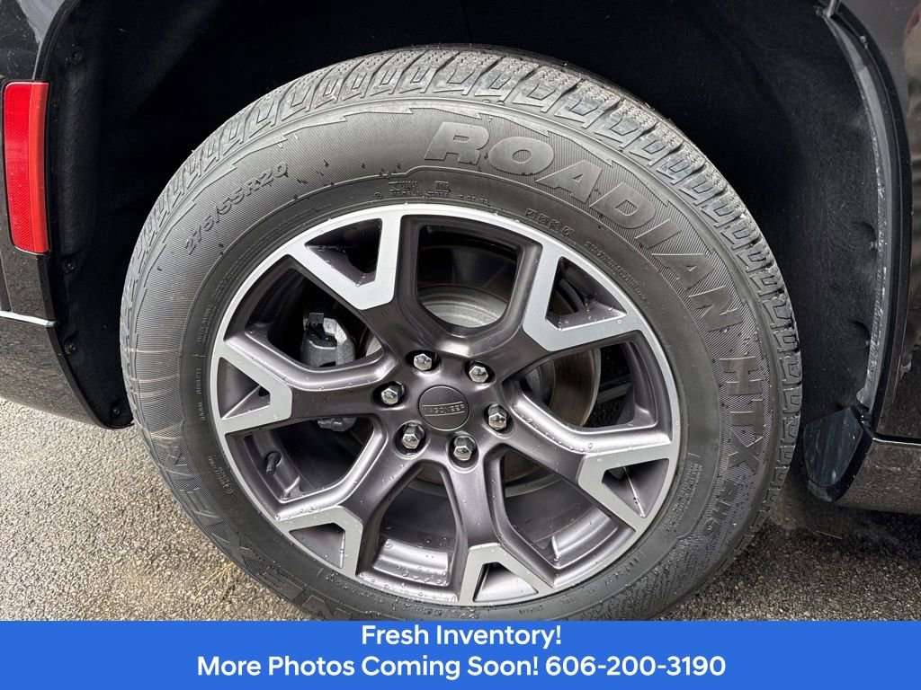 Used 2023 Jeep Wagoneer Series III w/ Preferred Equipment Group image 9