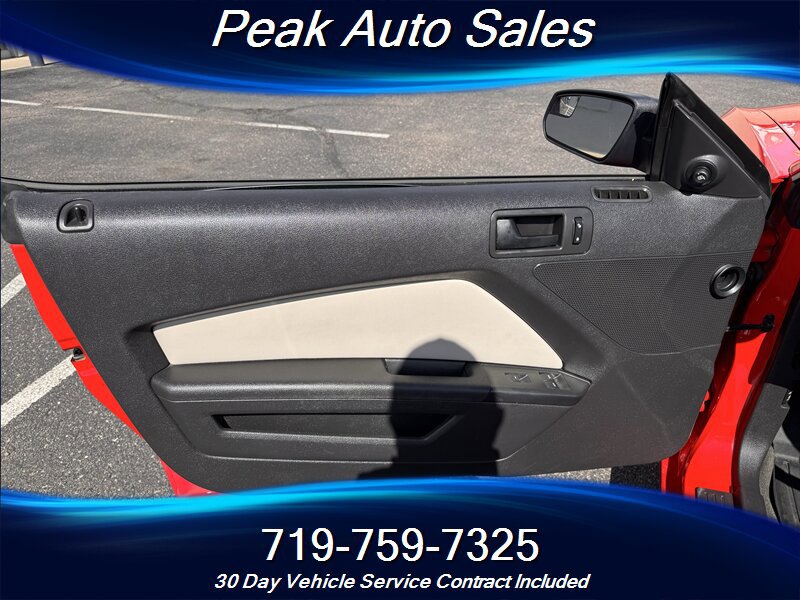 Used 2014 Ford Mustang Convertible RWD image 19