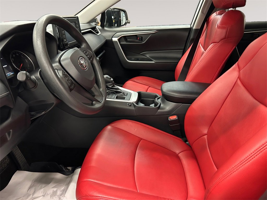 Used 2021 Toyota RAV4 LE image 9
