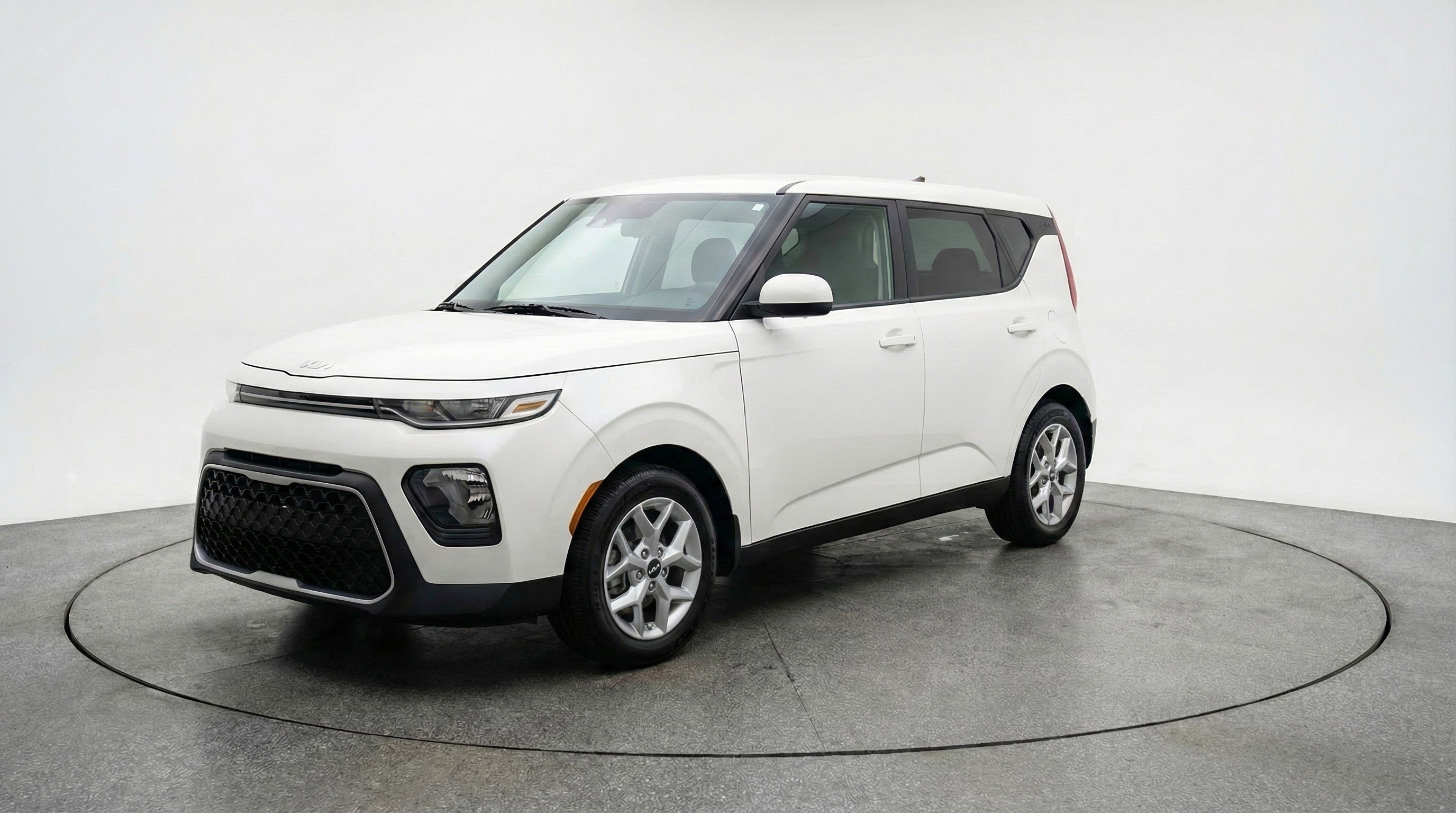 Used 2025 Kia Soul LX w/ LX Technology Package image 3