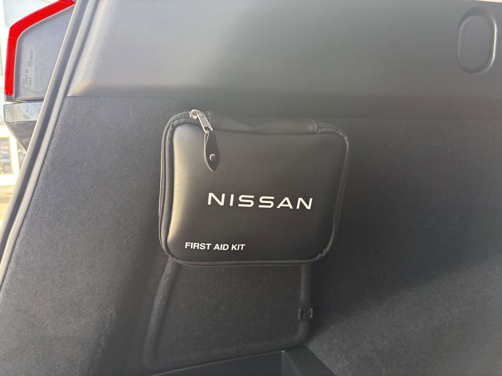 Used 2023 Nissan Rogue S AWD/4WD image 19