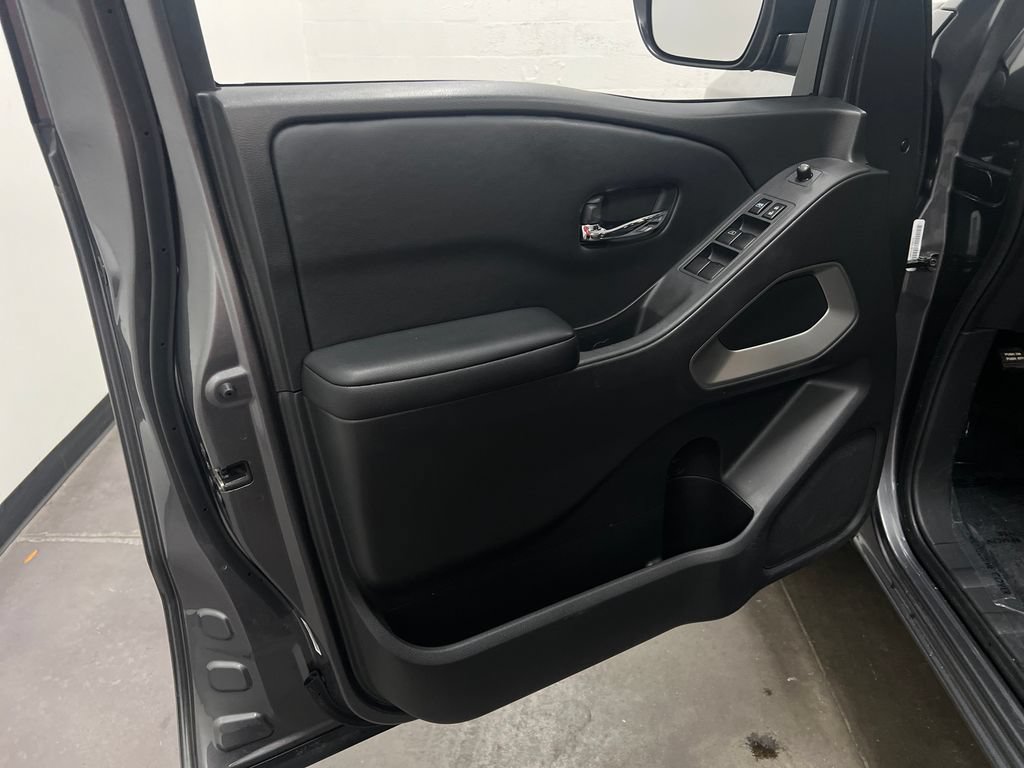 Used 2025 Nissan Frontier SV w/ Tow Package RWD image 12