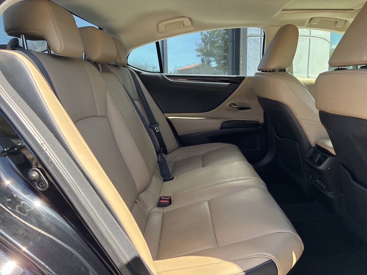 Used 2020 Lexus ES 300h w/ Premium Package FWD image 11
