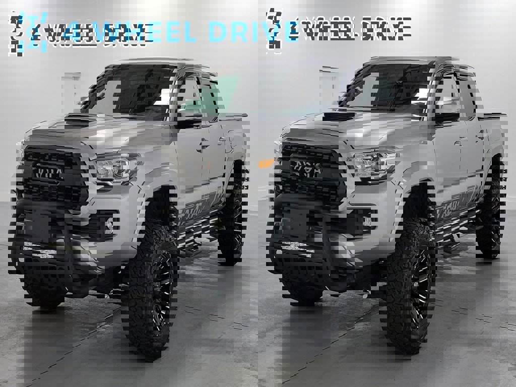 Used 2018 Toyota Tacoma TRD Sport AWD/4WD image 4