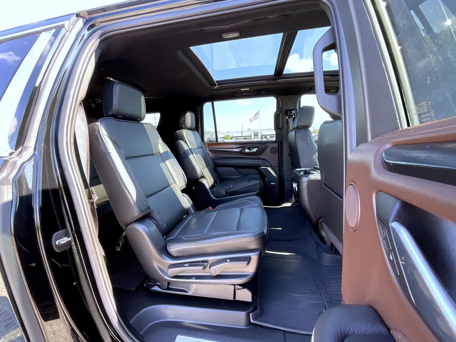 Certified 2022 GMC Yukon XL Denali w/ Denali Premium Package AWD/4WD image 18