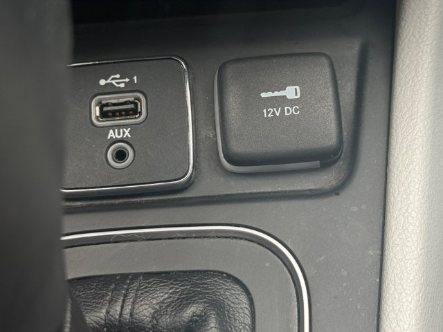 Used 2021 Jeep Cherokee Latitude Lux FWD image 6