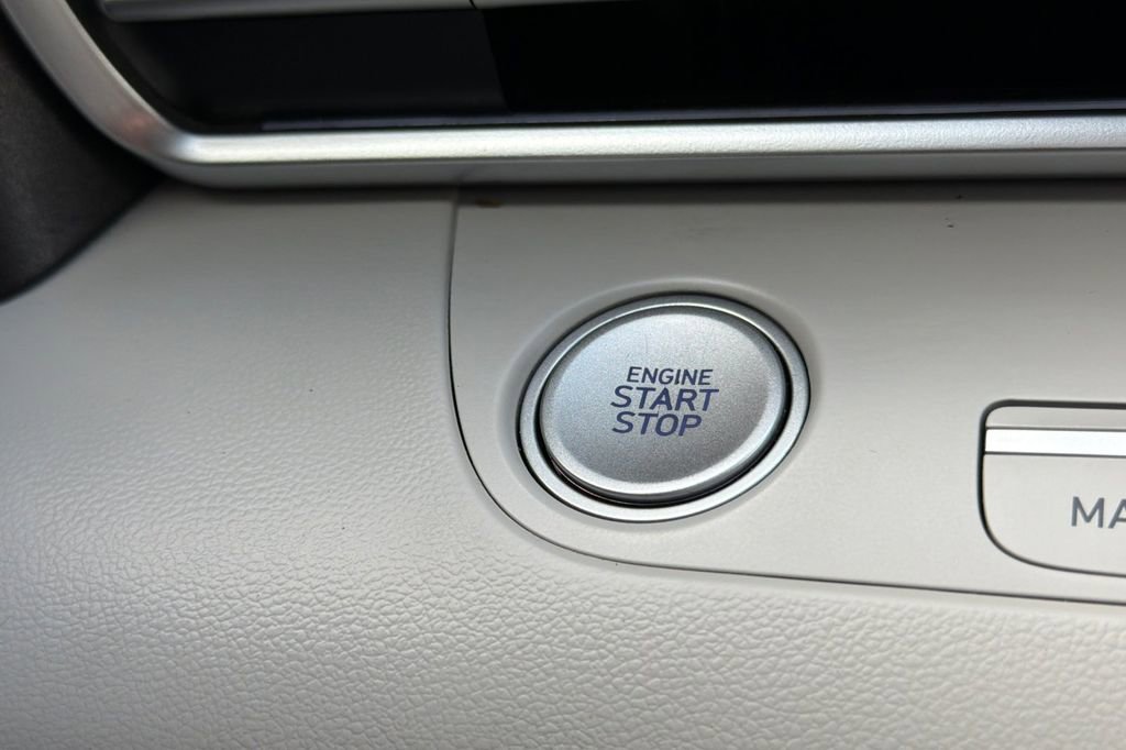Certified 2024 Hyundai Elantra Limited image 23