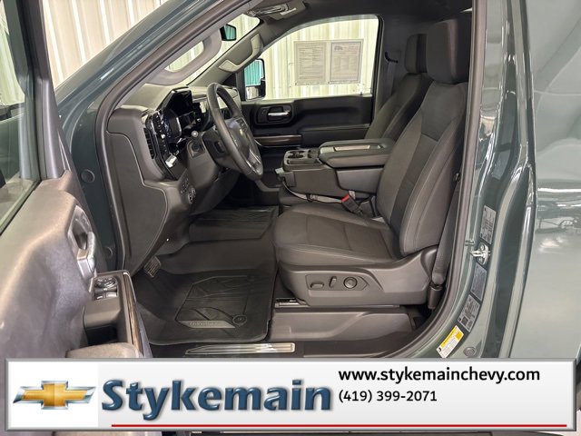 Used 2025 Chevrolet Silverado 2500 LT w/ Convenience Package image 34