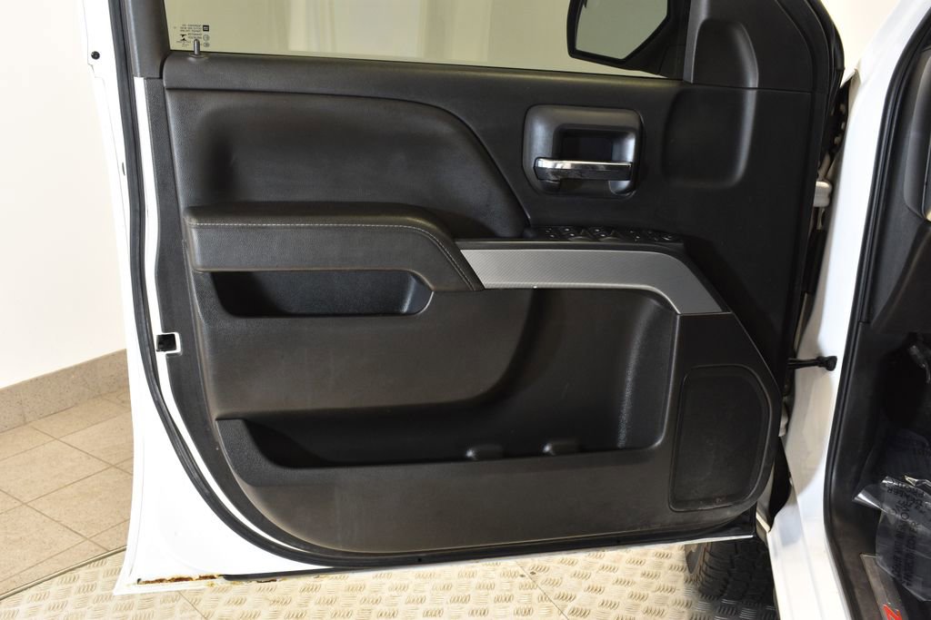 Used 2018 Chevrolet Silverado 1500 LT w/ Redline Edition image 12