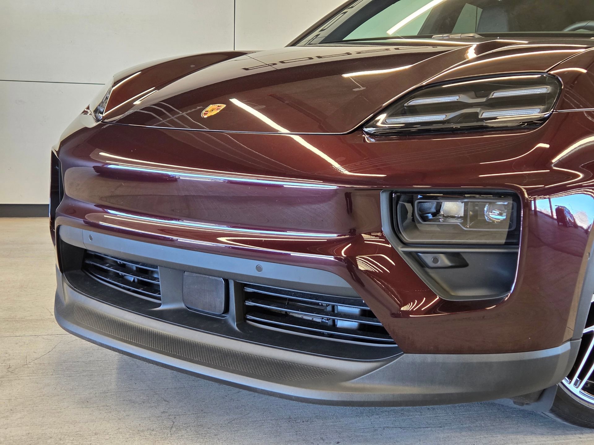 Certified 2025 Porsche Macan 4 Electric image 25