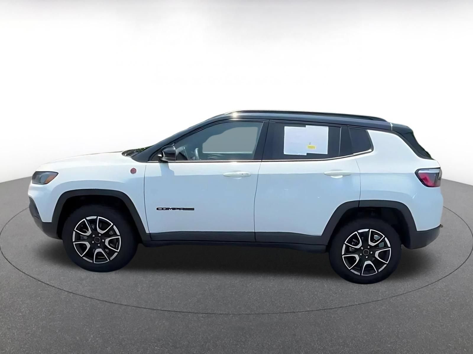 Used 2025 Jeep Compass Trailhawk AWD/4WD image 7