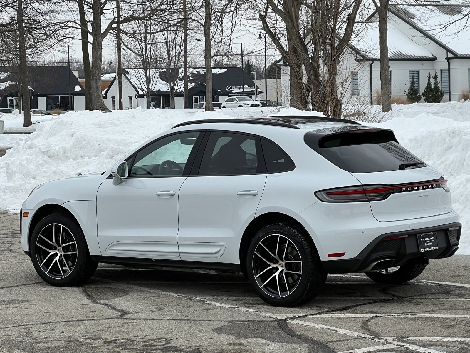 Certified 2025 Porsche Macan image 3